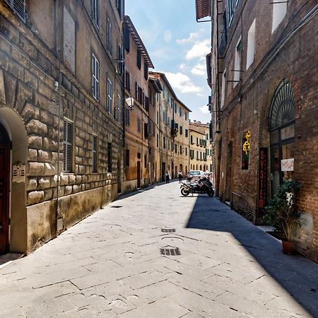 Charme Centro Storico Apartment Siena Exterior photo