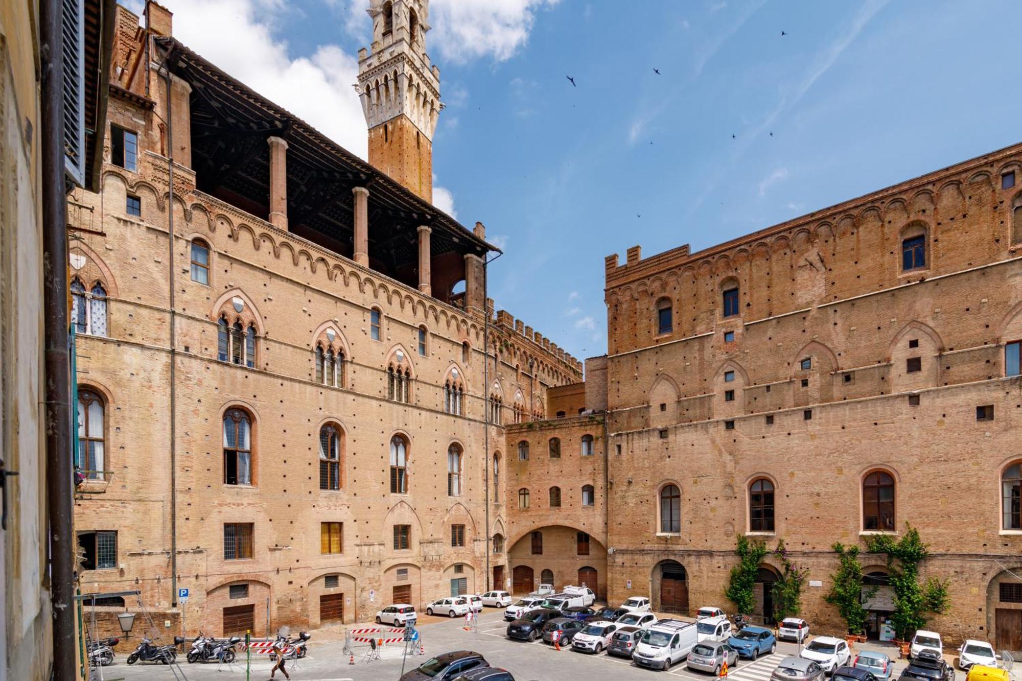 Charme Centro Storico Apartment Siena Exterior photo