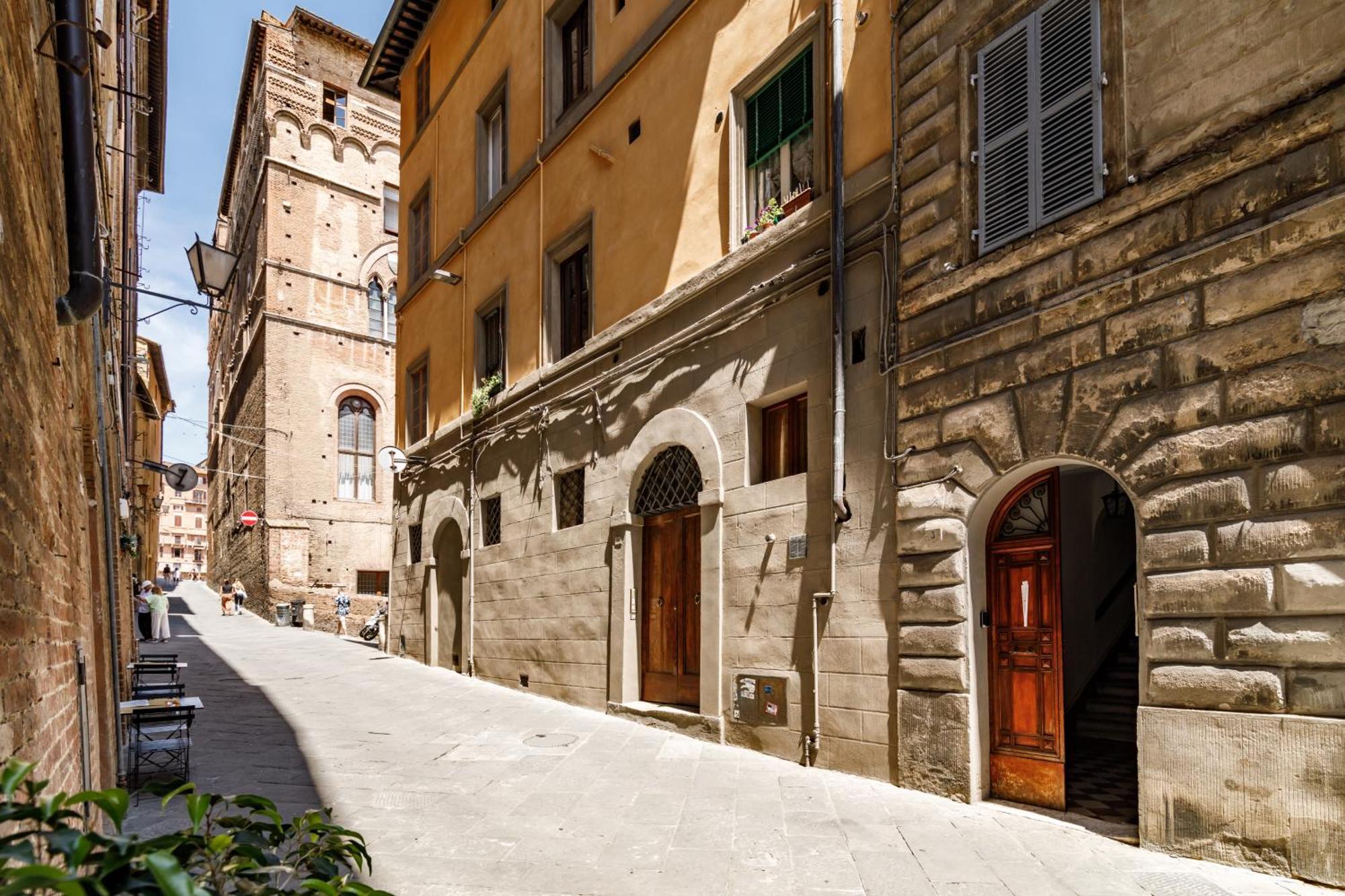 Charme Centro Storico Apartment Siena Exterior photo