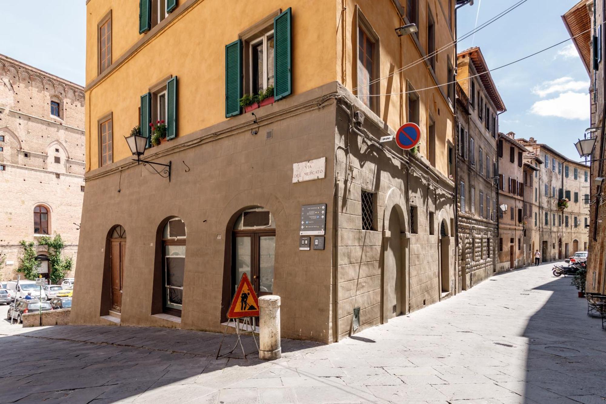 Charme Centro Storico Apartment Siena Exterior photo