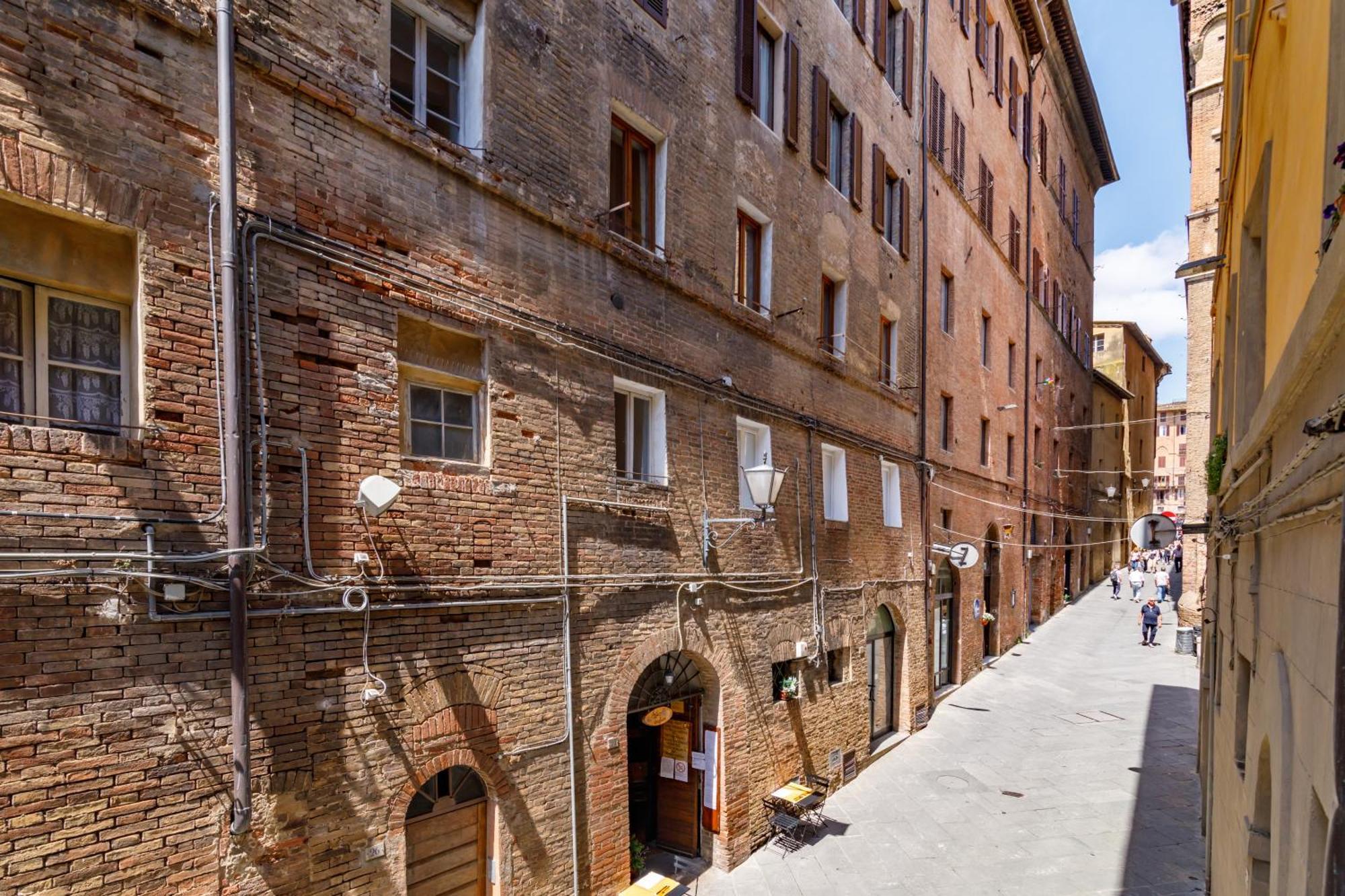 Charme Centro Storico Apartment Siena Exterior photo