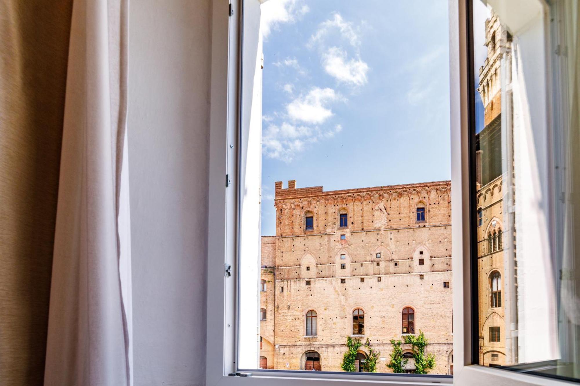 Charme Centro Storico Apartment Siena Exterior photo