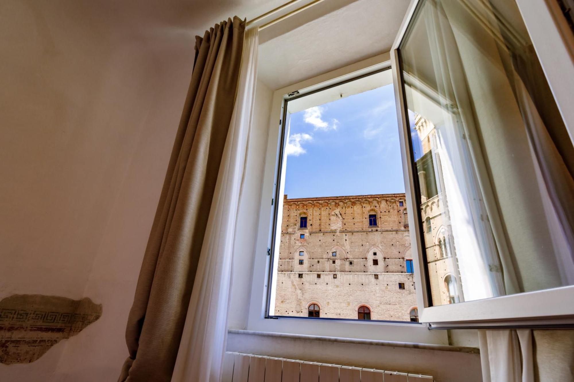 Charme Centro Storico Apartment Siena Exterior photo