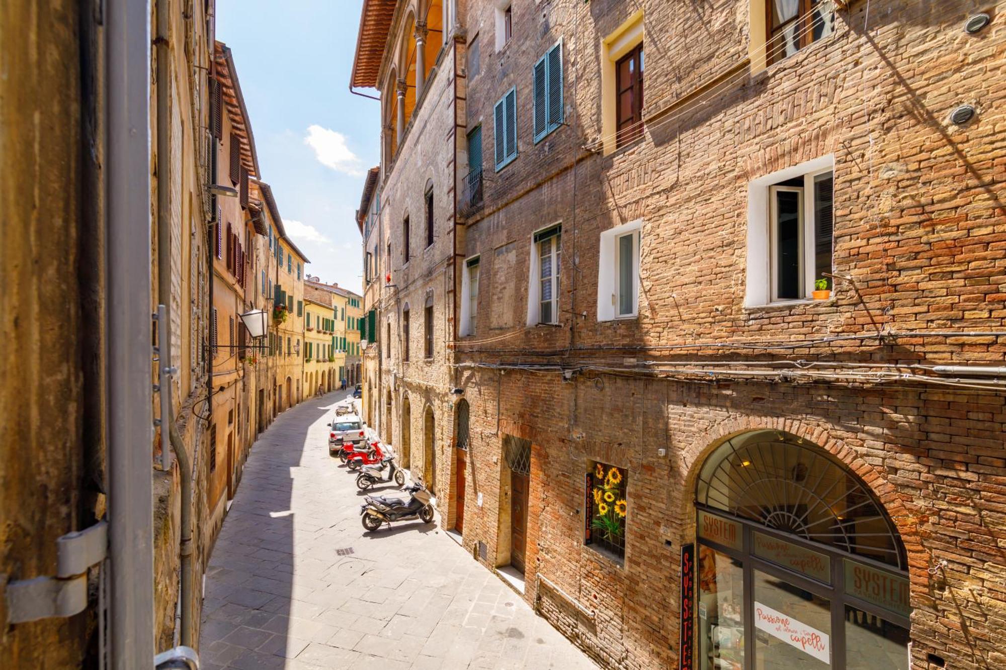 Charme Centro Storico Apartment Siena Exterior photo